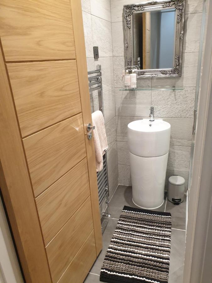 Modern Glasgow City Centre Apartment Exterior photo