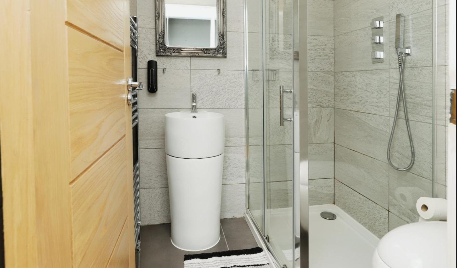 Modern Glasgow City Centre Apartment Exterior photo